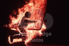© Jamie Budge, All Rights Reserved.
ENGULFED IN FLAMES, CHUCK WARD REALIZES HIS SAIL ISN'T MAKING HIM WINDSKATE ANY MORE.
NO RIGHTS Implied by posession of this CD.  Contact:
jamiebudge@windskate.com    (310) 453-4808