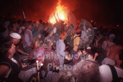 © Jamie Budge, All Rights Reserved.
MELEE ERUPTS  BY THE THOUSANDS AS THE BURNING MAN COLLAPSES IN FLAMES ON THE BLACK ROCK DESERT
NO RIGHTS Implied by posession of this CD.  Contact:
jamiebudge@windskate.com    (310) 453-4808