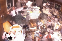 © Jamie Budge, all rights reserved.
CLIVE MILLER SITS IN HIS "MESSIEST HOME OFFICE" AWARDED BY " HOME OFFICE" MAGAZINE.
No Rights Implied by possession of this image.     Contact:
Jamie Budge (310) 453-4808  jamiebudge@windskate.com